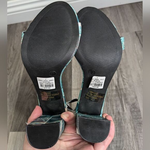 Charlotte Russe Aqua teal swirl satin strappy ankle block sandal heels womens 7 - Picture 6 of 6